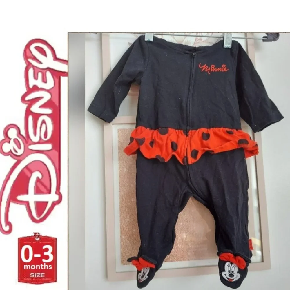 ⭐️5/$30-Minnie Mouse hooded outfit, 0-3 months, hood has ears and bow